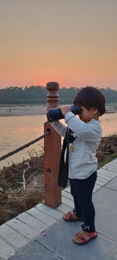 Hotel National Park- A Peaceful Family Home Where You Can Stay Peace And Enjoy And Organize The Wildlife Safari チトワン エクステリア 写真