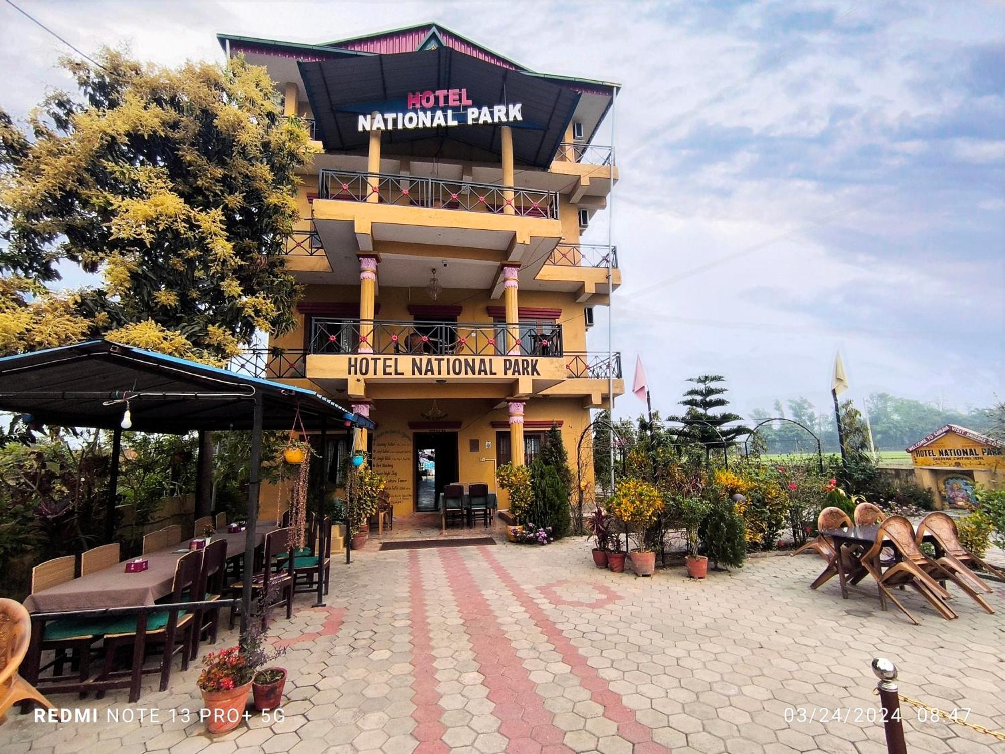 Hotel National Park- A Peaceful Family Home Where You Can Stay Peace And Enjoy And Organize The Wildlife Safari チトワン エクステリア 写真